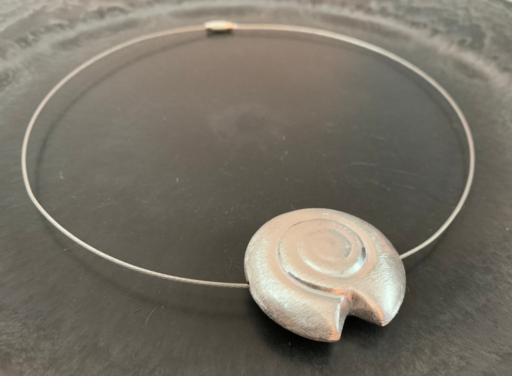 Halsreif mit Schnecken Anhänger, versilbert, 30 & 40 mm