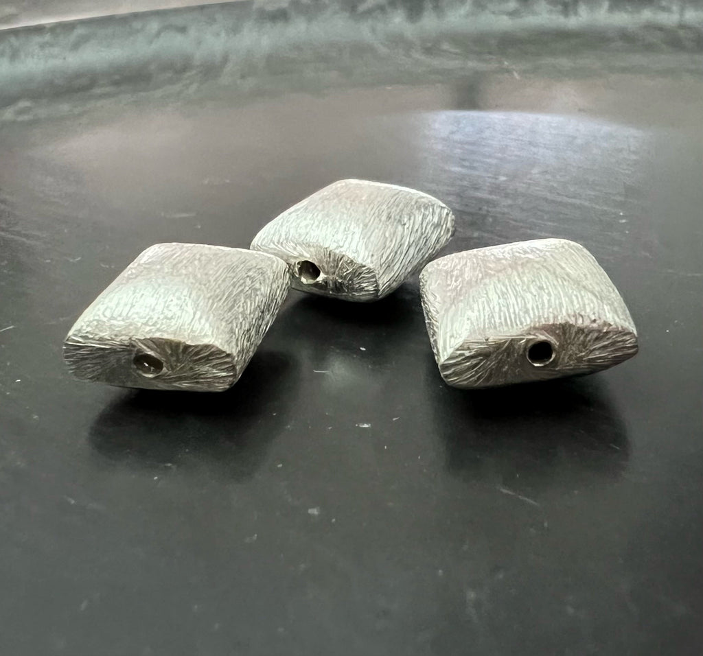 Kupfer Kissen Perle, Quadrat, versilbert, gebürstet, 10 mm | E2