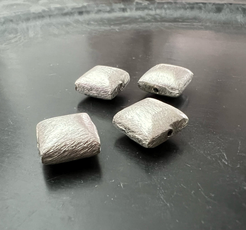 Kupfer Kissen Perle, Quadrat, versilbert, gebürstet, 10 mm | E2