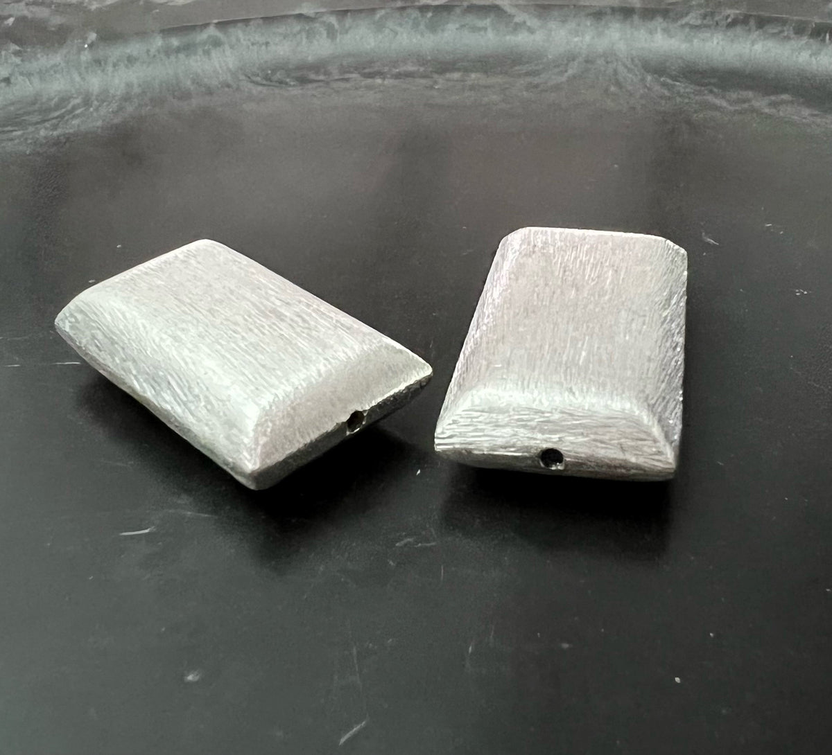 Kupfer Rechteck Perle, versilbert, gebürstet, 32 × 18 mm | E3