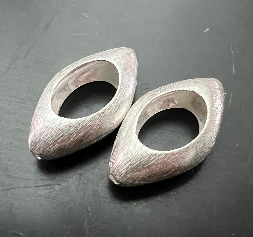Kupfer Zwischenelement, versilbert, gebürstet, 28 × 15,5 mm | E4