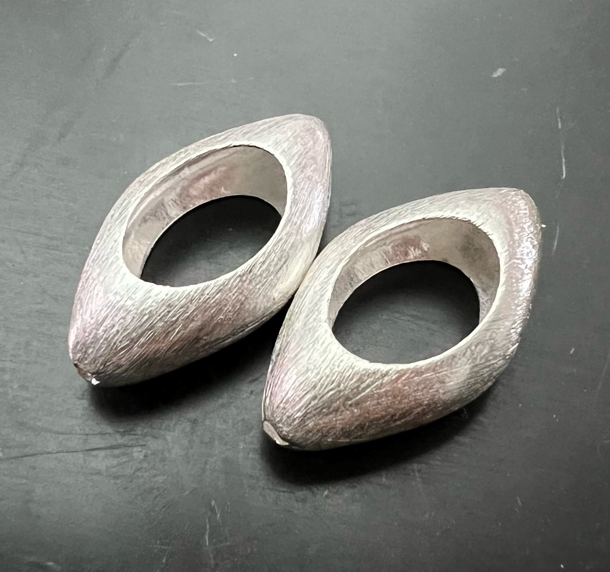 Kupfer Zwischenelement, versilbert, gebürstet, 28 × 15,5 mm | E4