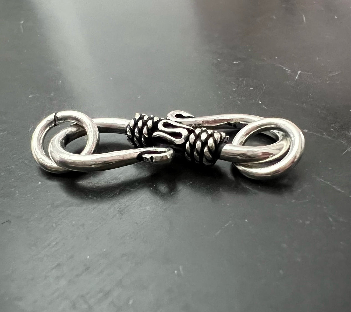S-Haken-Verschluss Kupfer versilbert, geschwärzt, 22 mm | E6