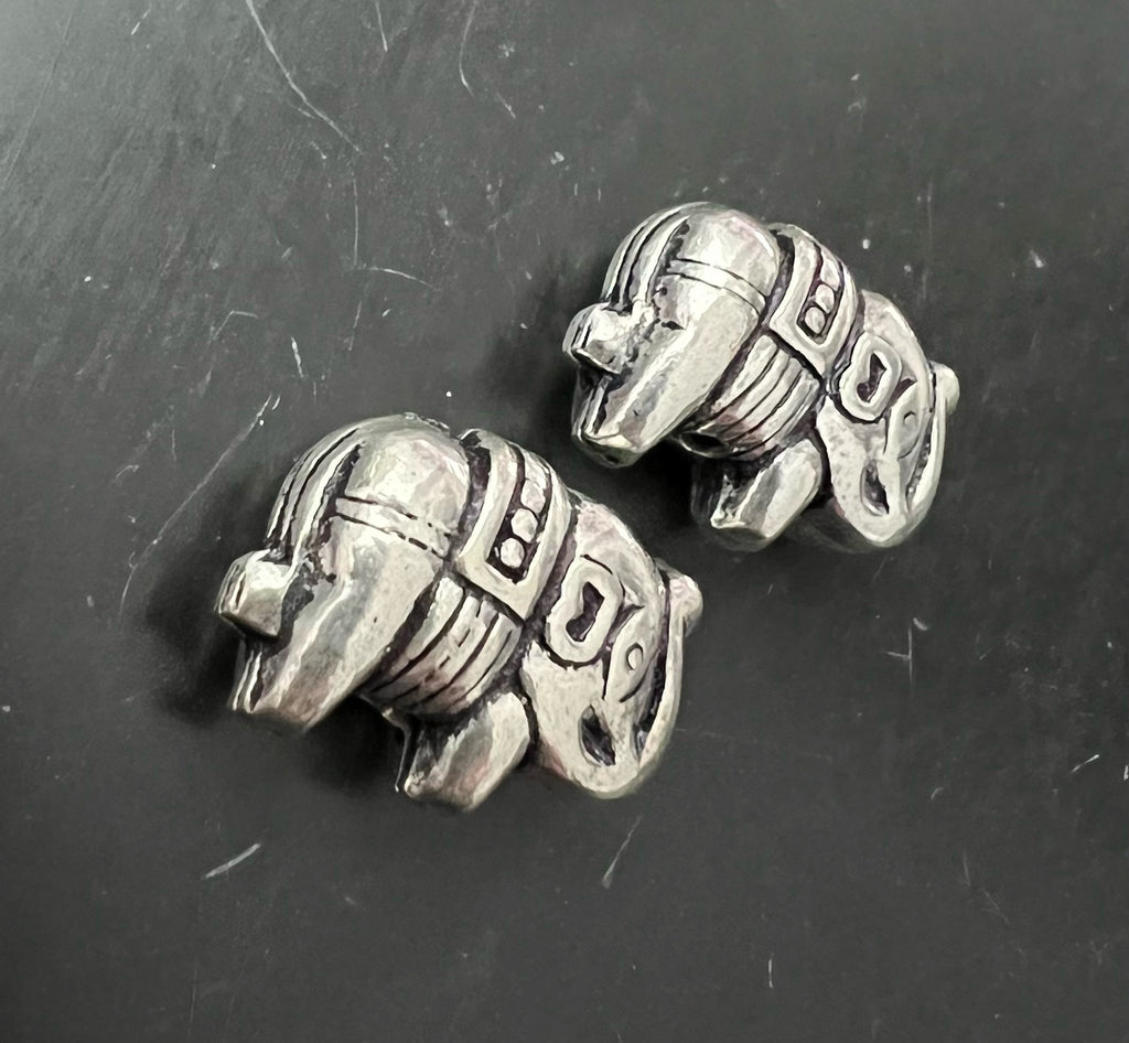Kupfer Elefant Perle, versilbert, geschwärzt, 16 × 12 mm | E11