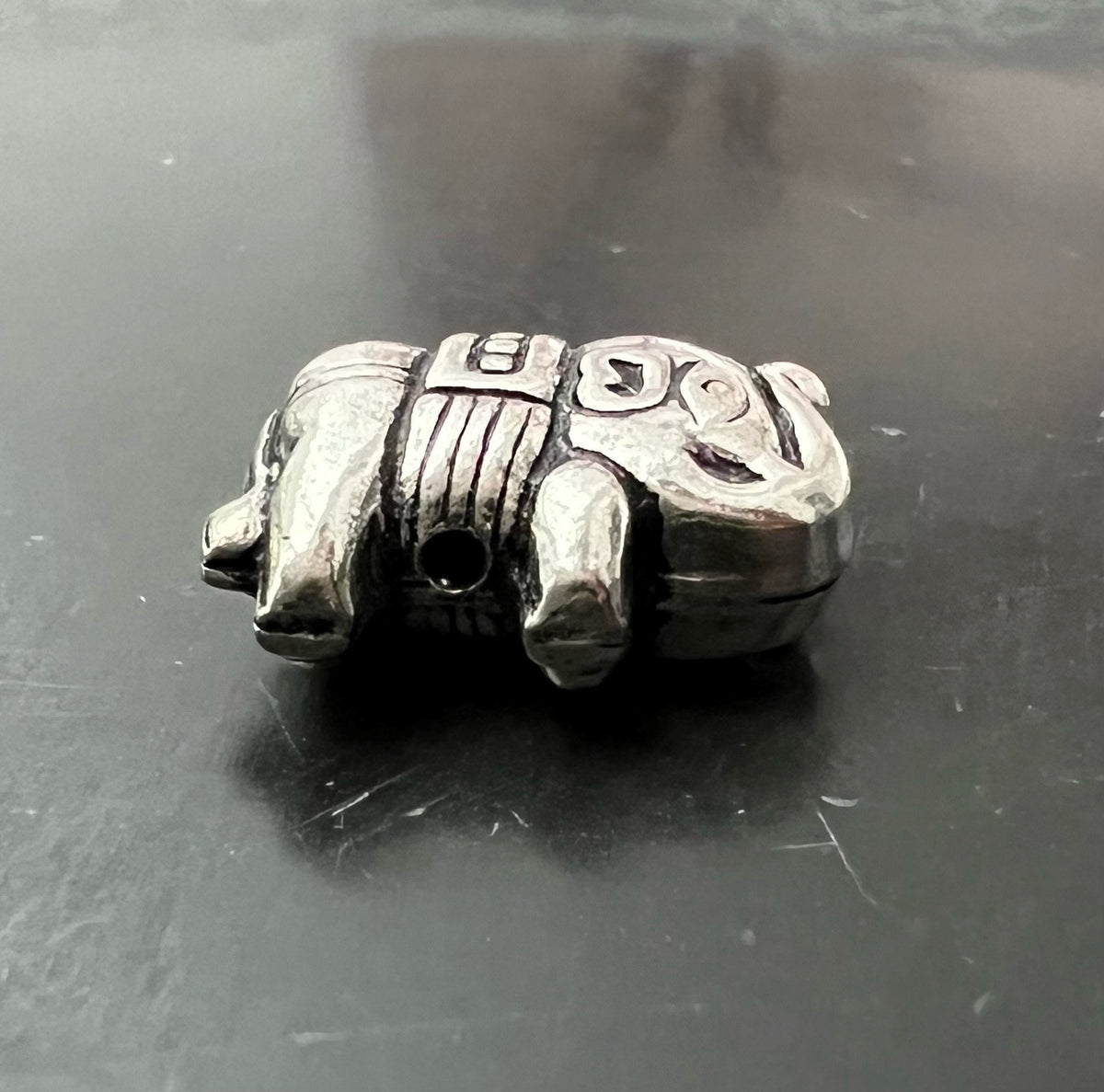 Kupfer Elefant Perle, versilbert, geschwärzt, 16 × 12 mm | E11