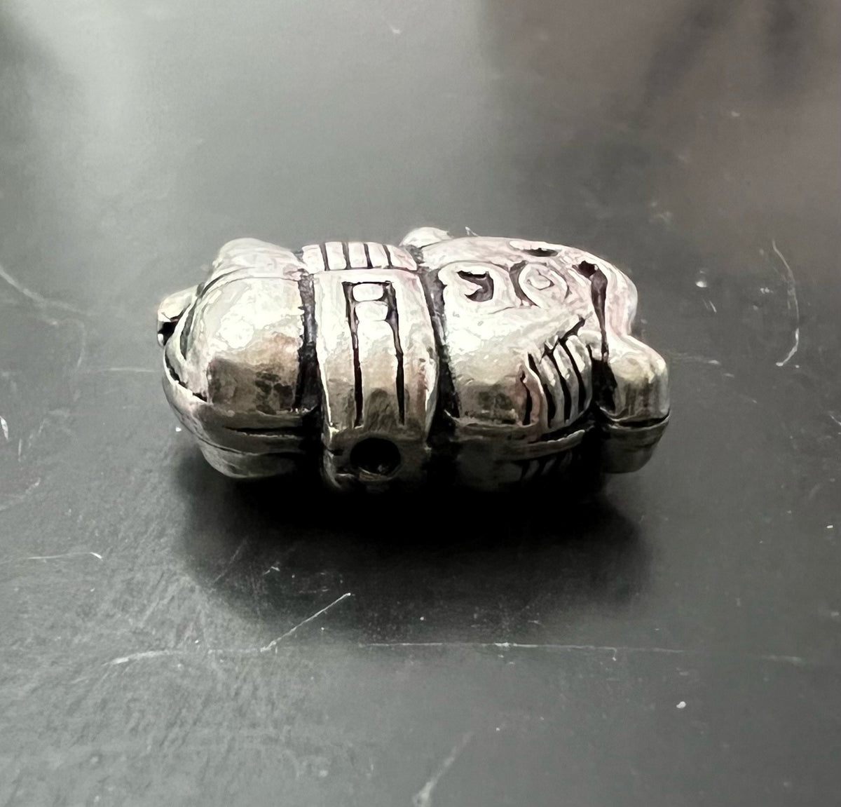 Kupfer Elefant Perle, versilbert, geschwärzt, 16 × 12 mm | E11