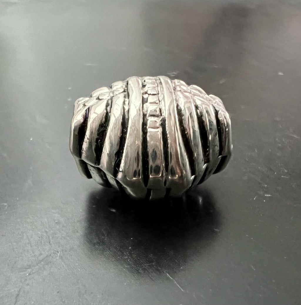 Kupfer Muschel Perle, versilbert, geschwärzt, 17 × 19 mm | E15