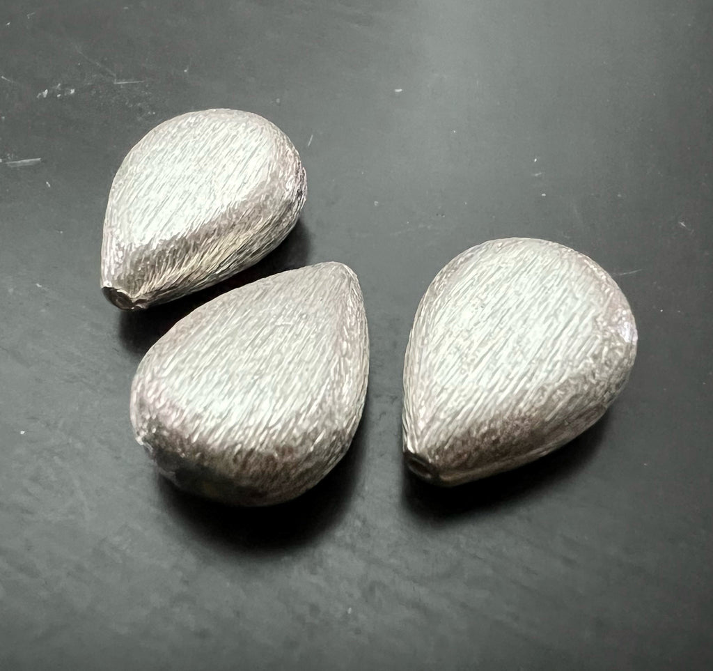 Kupfer Tropfen Perle, versilbert, gebürstet, 15 × 12 mm | E1
