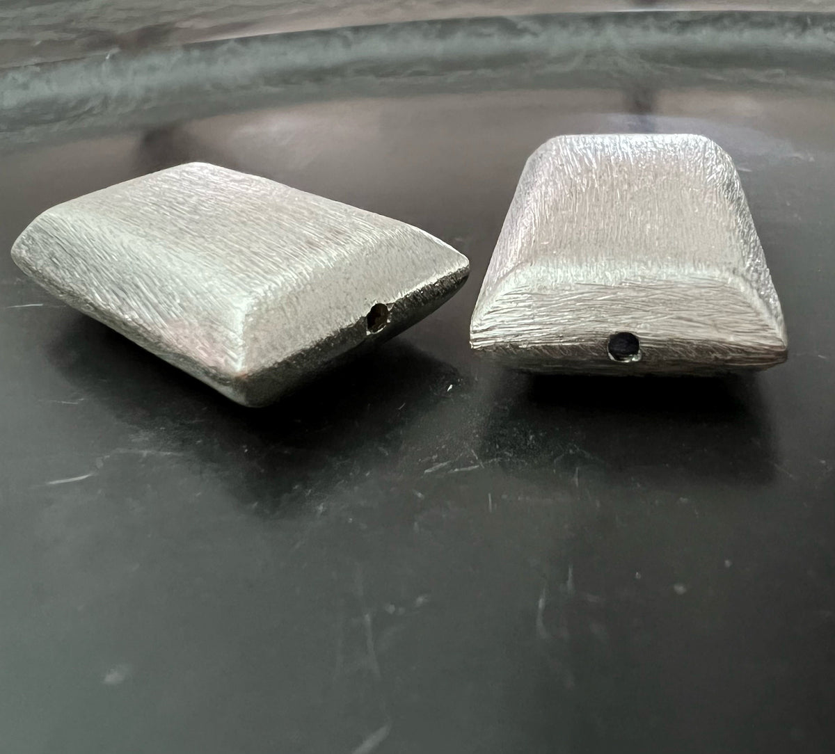 Kupfer Rechteck Perle, versilbert, gebürstet, 32 × 18 mm | E3
