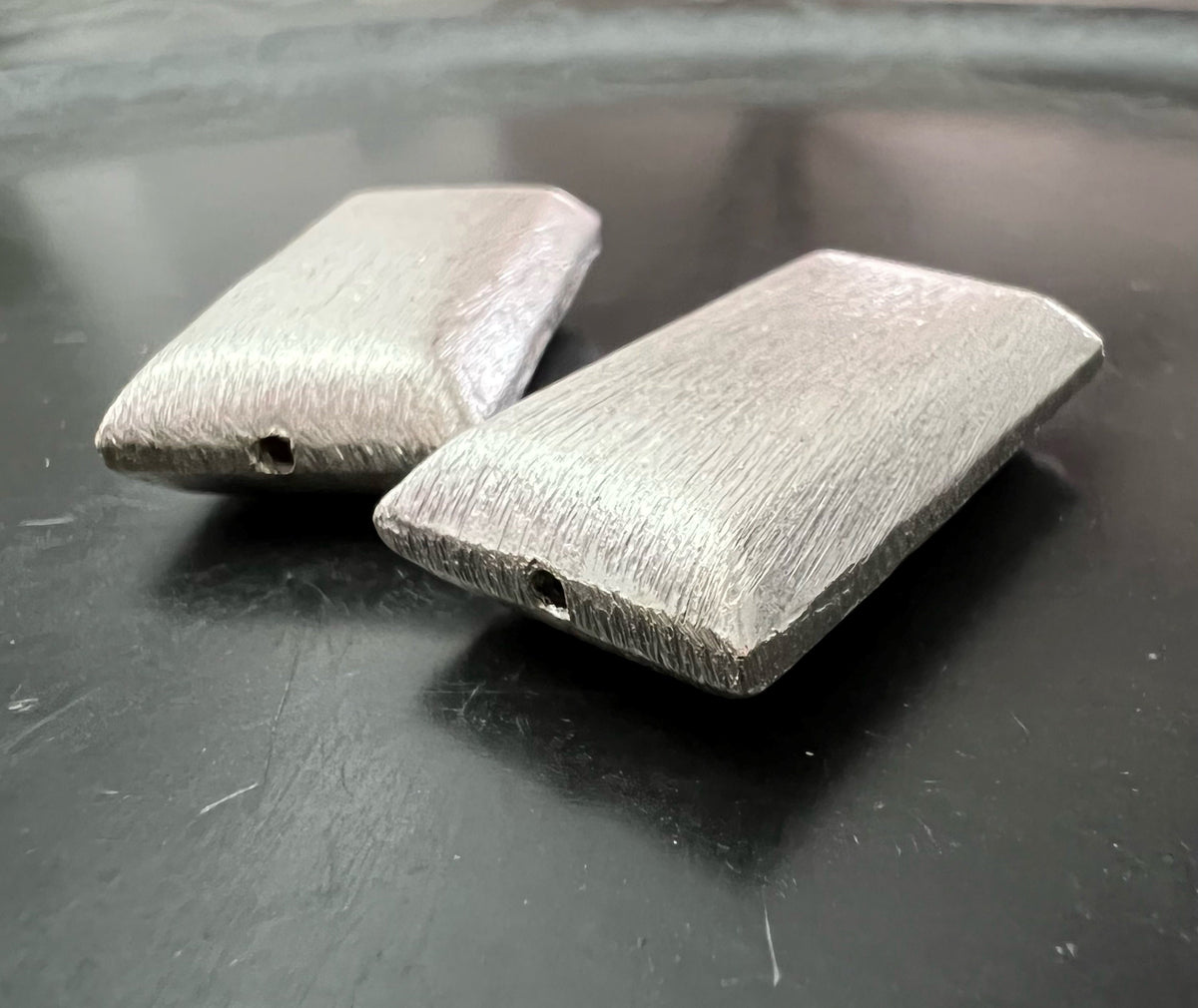 Kupfer Rechteck Perle, versilbert, gebürstet, 32 × 18 mm | E3