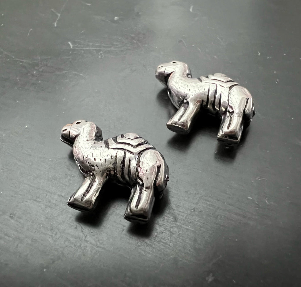 Kupfer Kamel Perle, versilbert, geschwärzt, 16 × 12 mm | E10