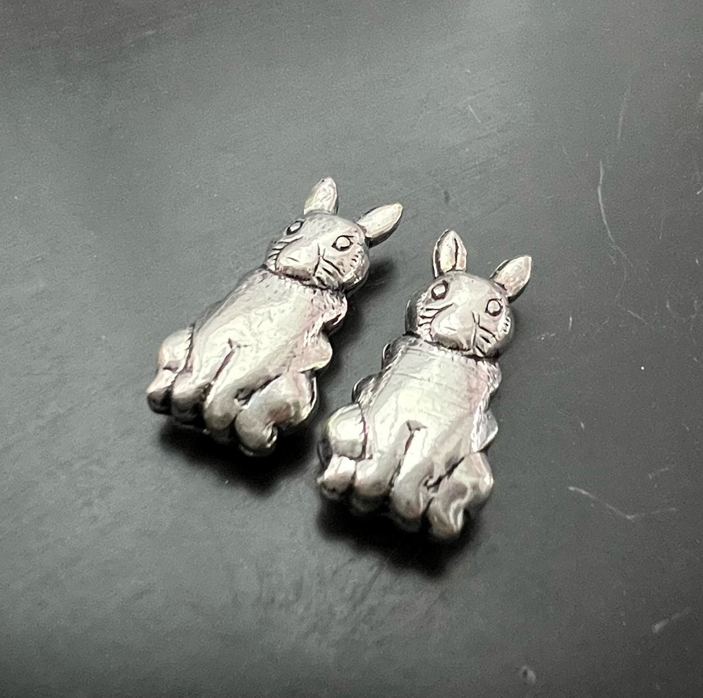 Kupfer Hase Perle, versilbert, geschwärzt, 22 × 11 mm | E12