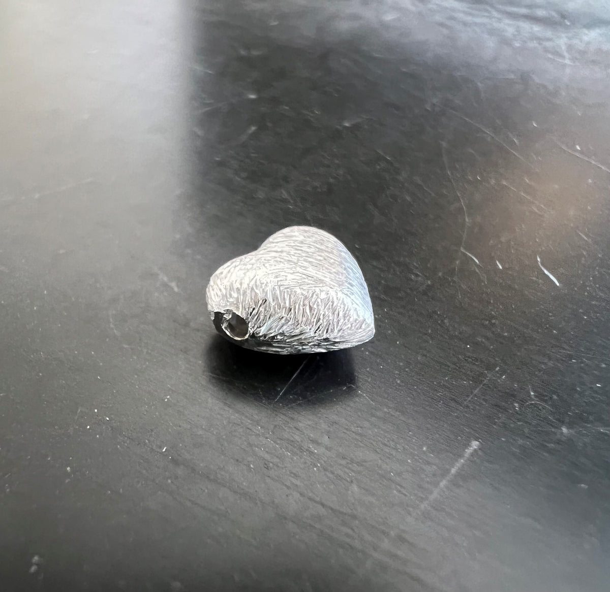 Herz, 925-Silber, gebürstet, 8,5 × 8 × 4,6 mm | B53