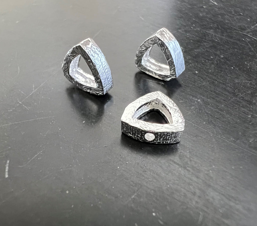 Dreieck, 925-Silber, gebürstet, 6 × 2 mm | B47