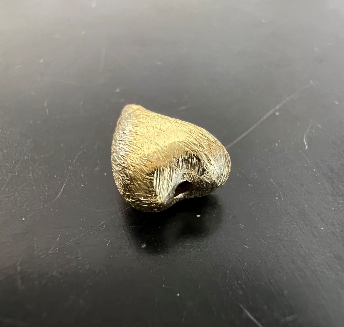 Herz Perle, vergoldetes 925-Silber, gebürstet, 12 × 8,5 mm | B52