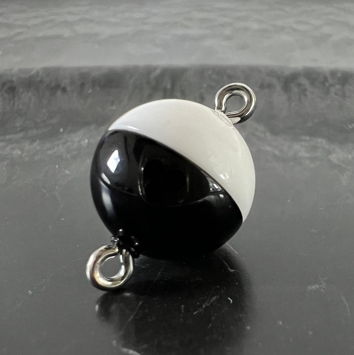 Magnet Verschluss, kugelförmig, schwarz-weiß, 8 / 10 / 12 mm | Made in Germany