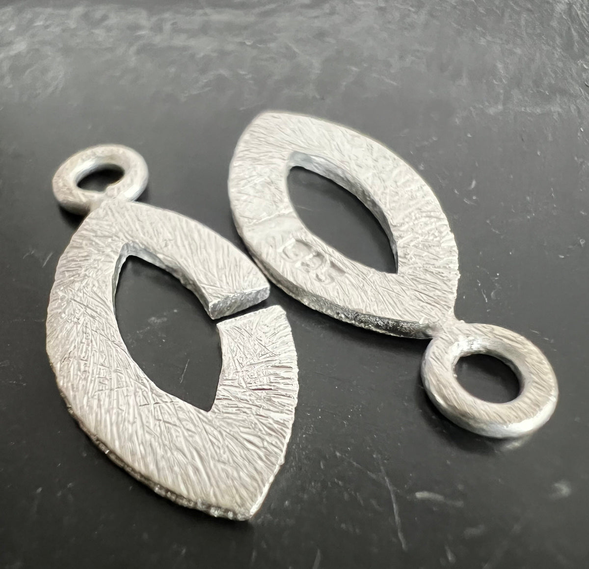 Ring-Ring Verschluss 925-Silber, navettenförmig, gebürstet, 21 × 10 mm | D1