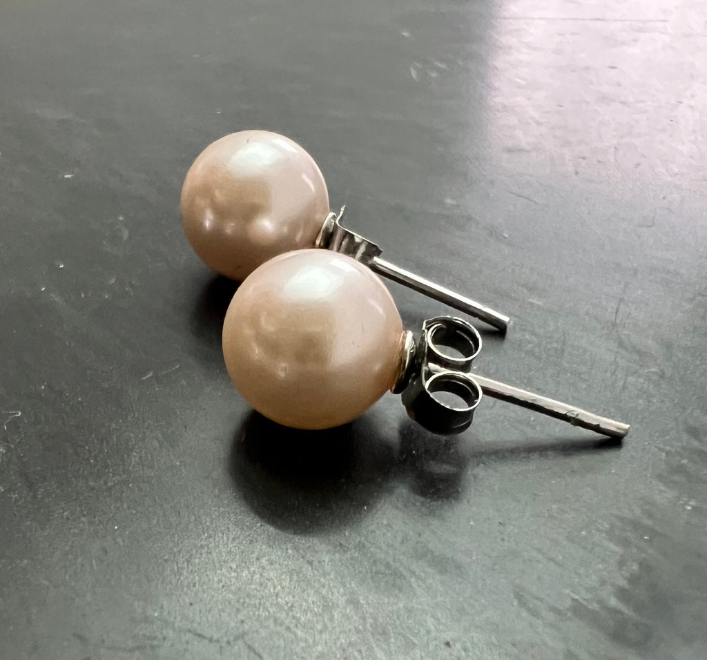 Muschelkern Ohrstecker 925-Silber, lachs-rosa, 8 mm | F18