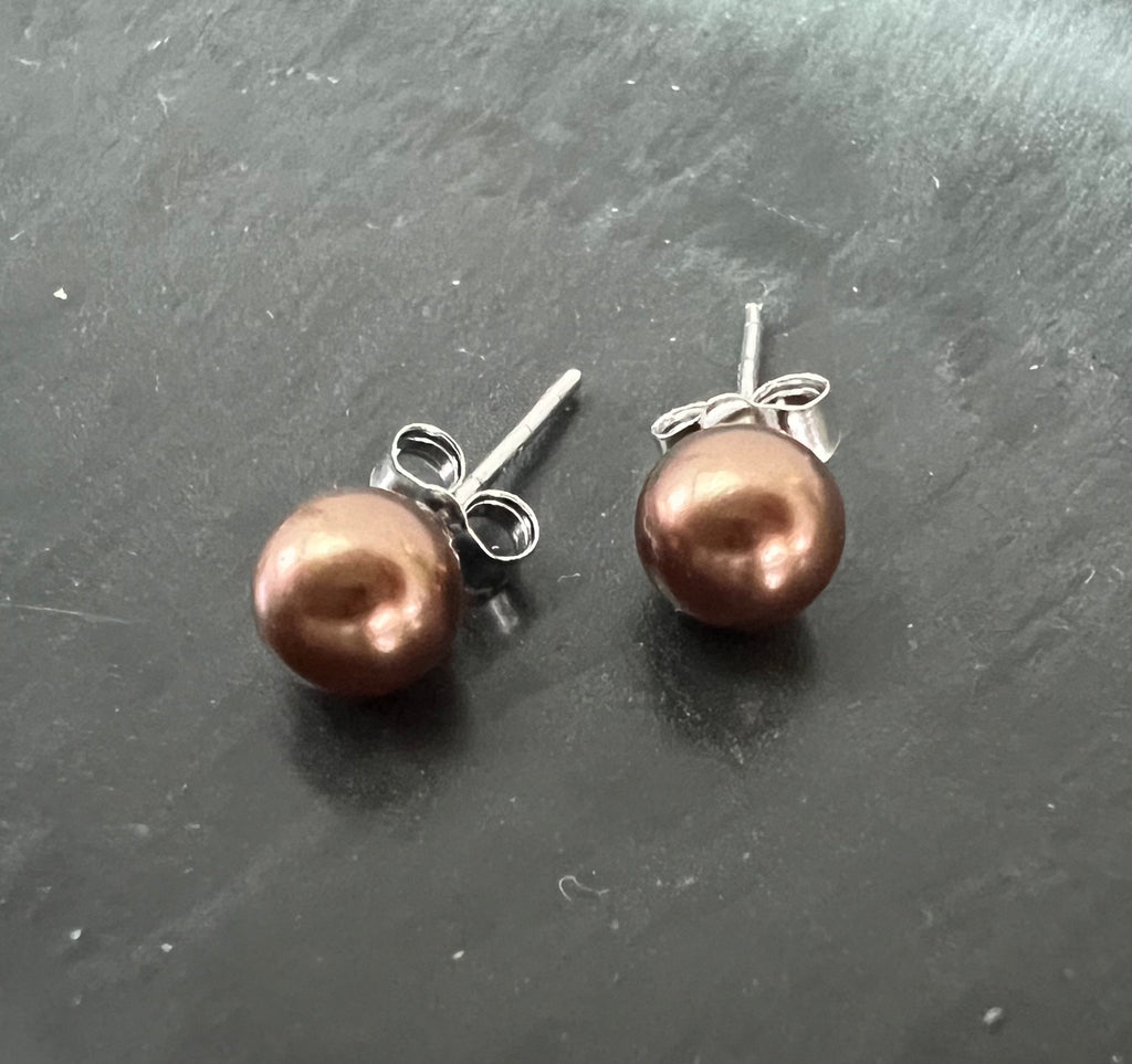 Muschelkern Ohrstecker 925-Silber, schoko-braun, 6 mm | F19