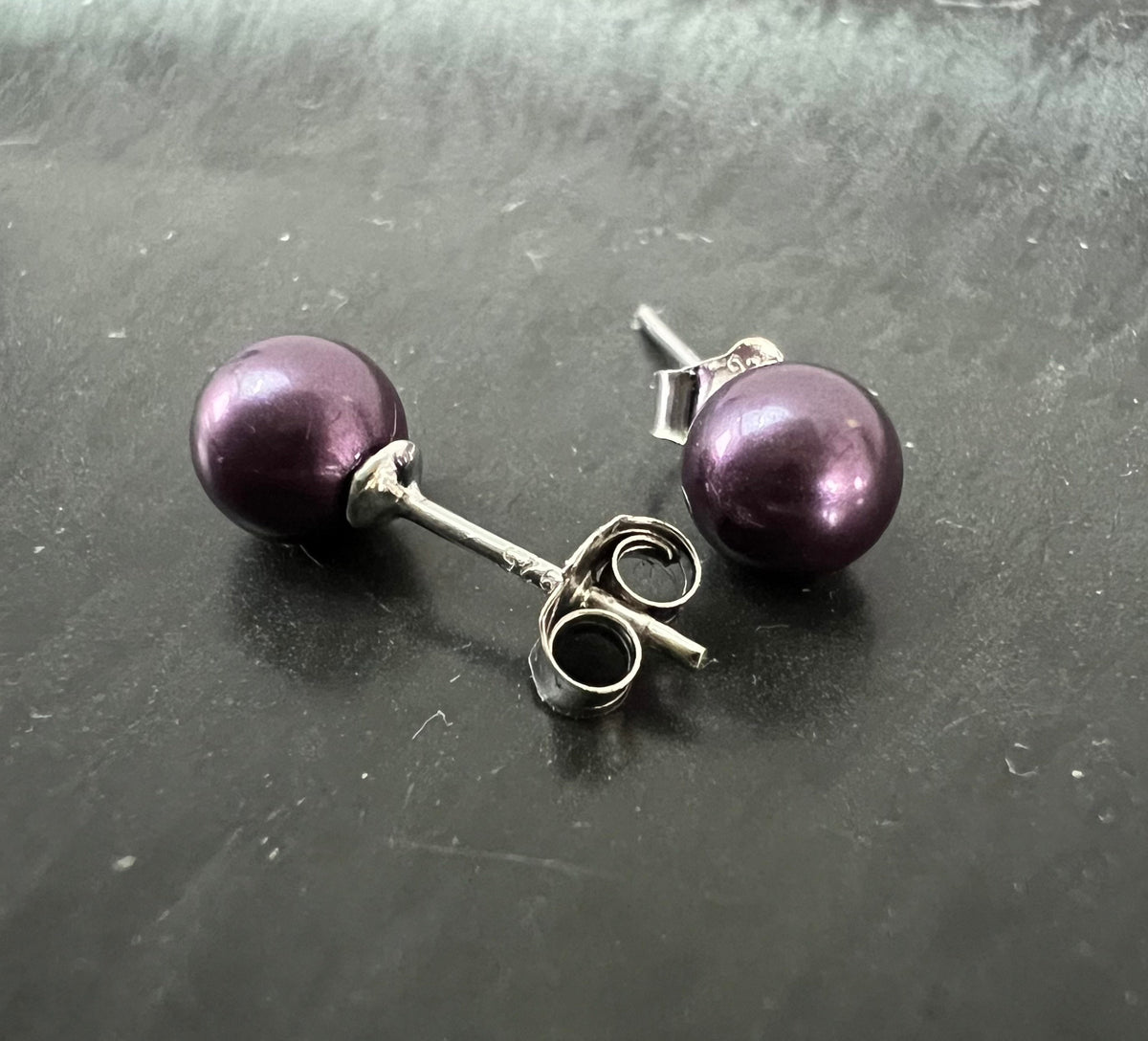 Muschelkern Ohrstecker 925-Silber, lila, 6 mm | F17