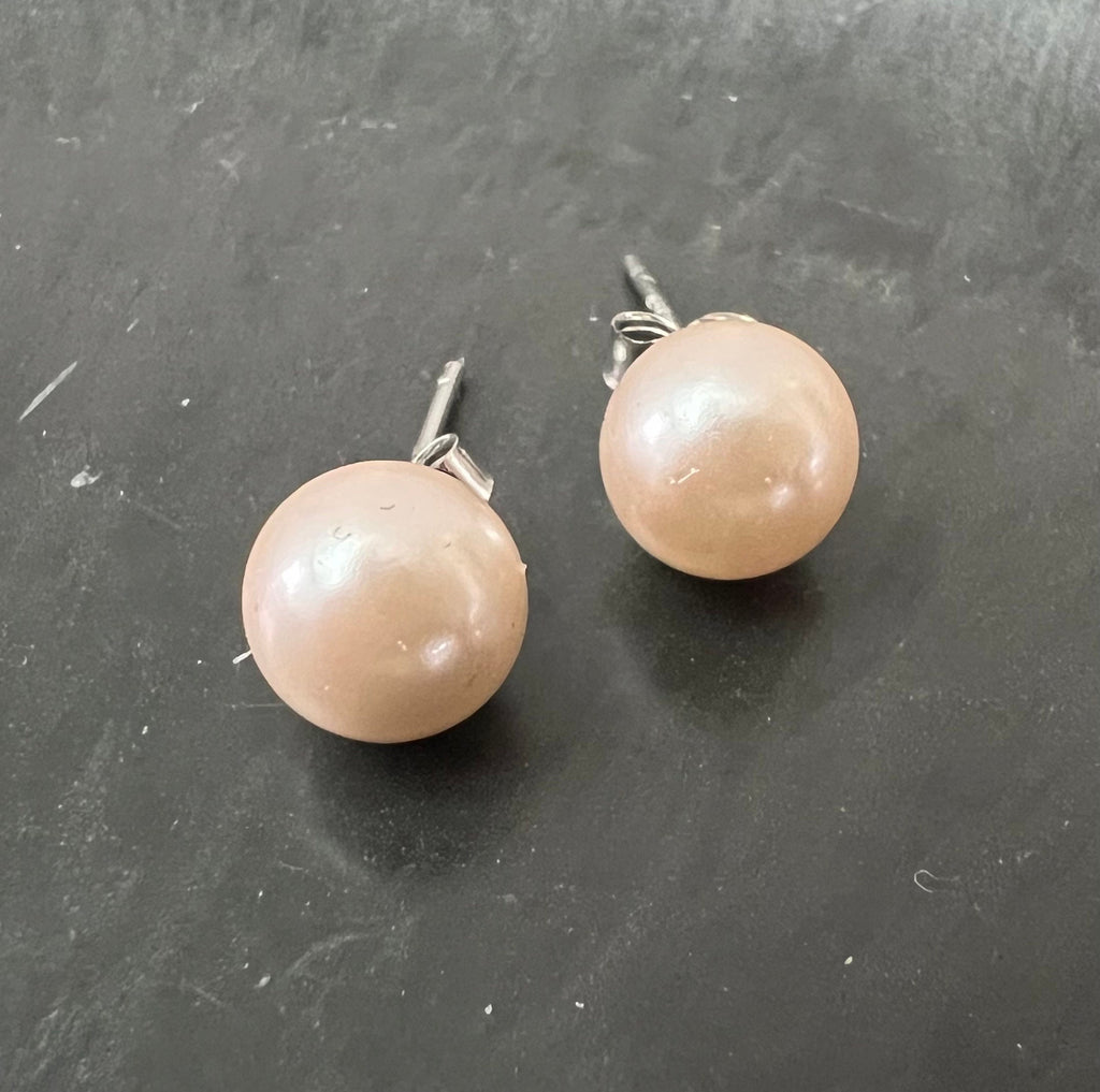 Muschelkern Ohrstecker 925-Silber, lachs-rosa, 8 mm | F18