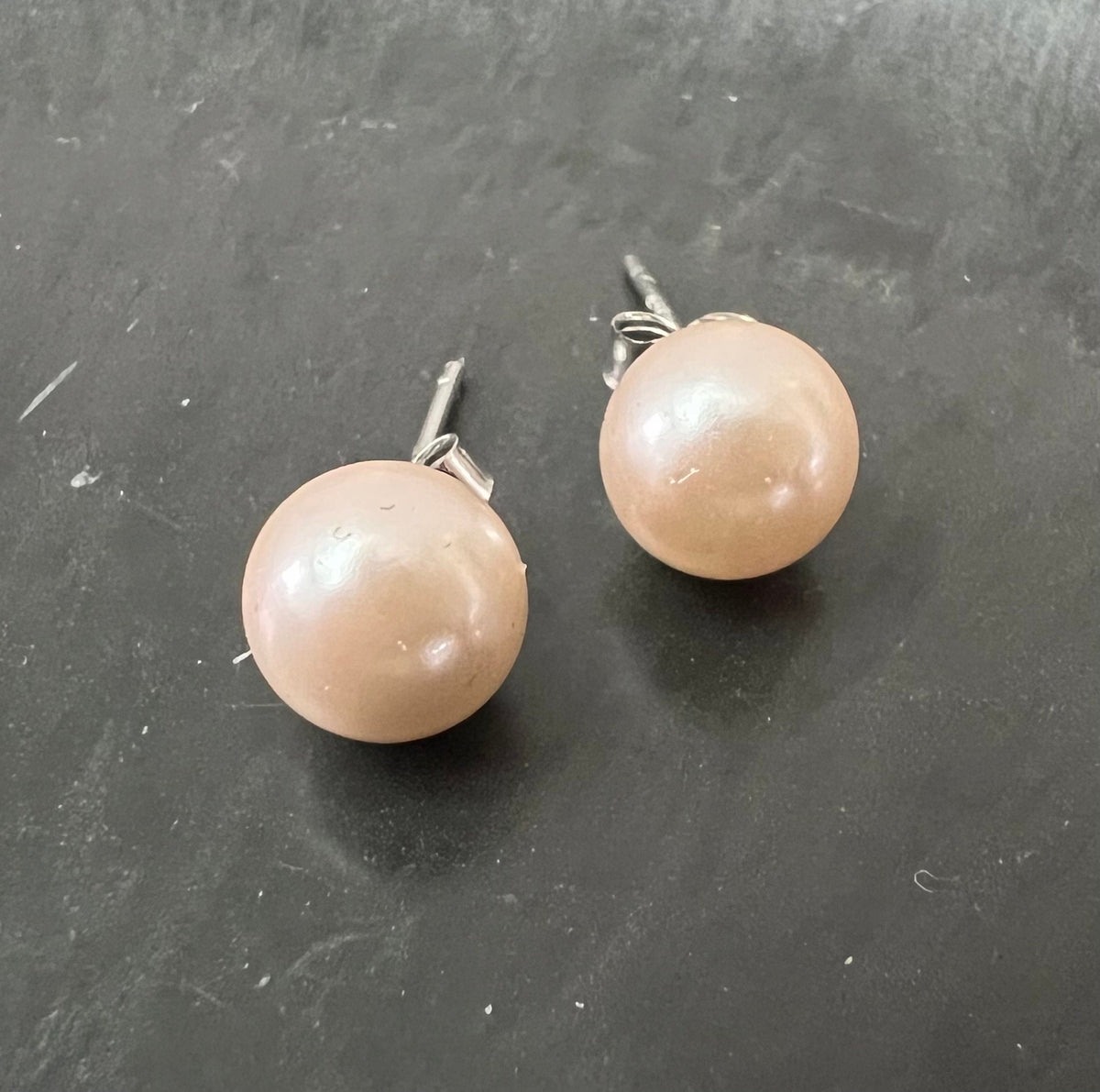 Muschelkern Ohrstecker 925-Silber, lachs-rosa, 8 mm | F18
