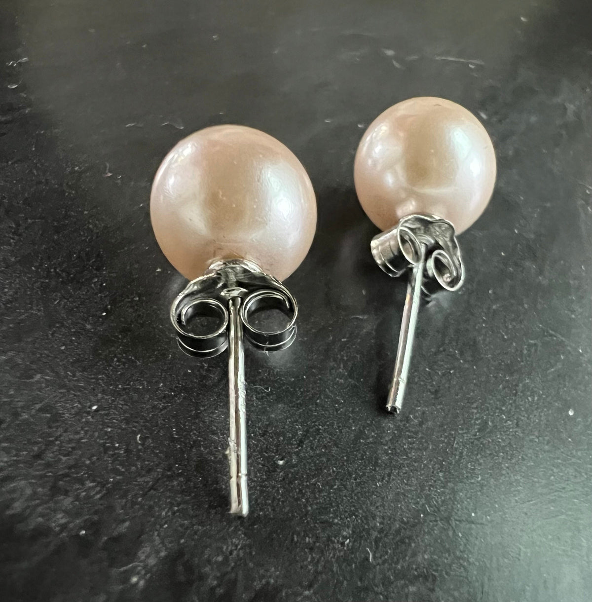 Muschelkern Ohrstecker 925-Silber, lachs-rosa, 8 mm | F18