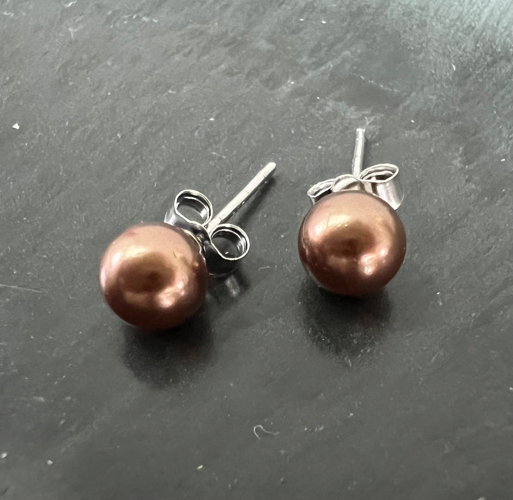 Muschelkern Ohrstecker 925-Silber, schoko-braun, 6 mm | F19