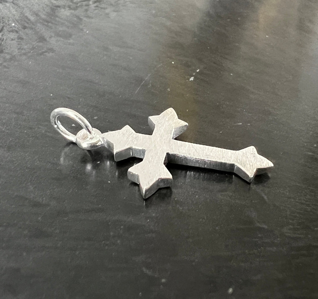 Kreuz Anhänger 925-Silber, gebürstet, 27 × 16 mm | T25