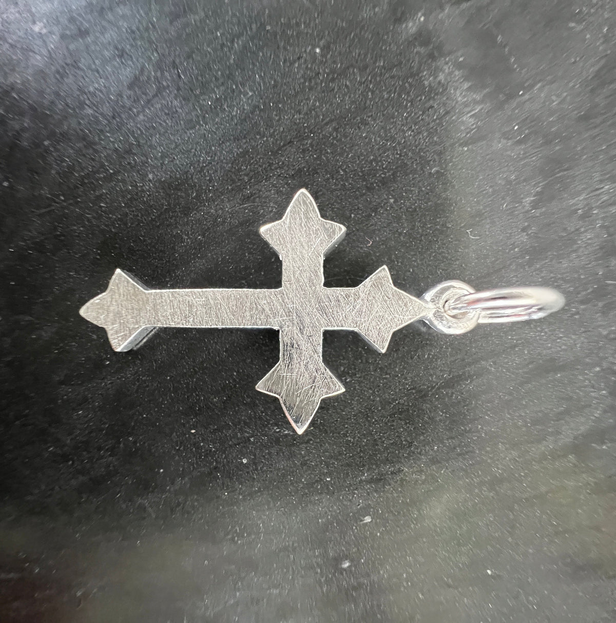 Kreuz Anhänger 925-Silber, gebürstet, 27 × 16 mm | T25