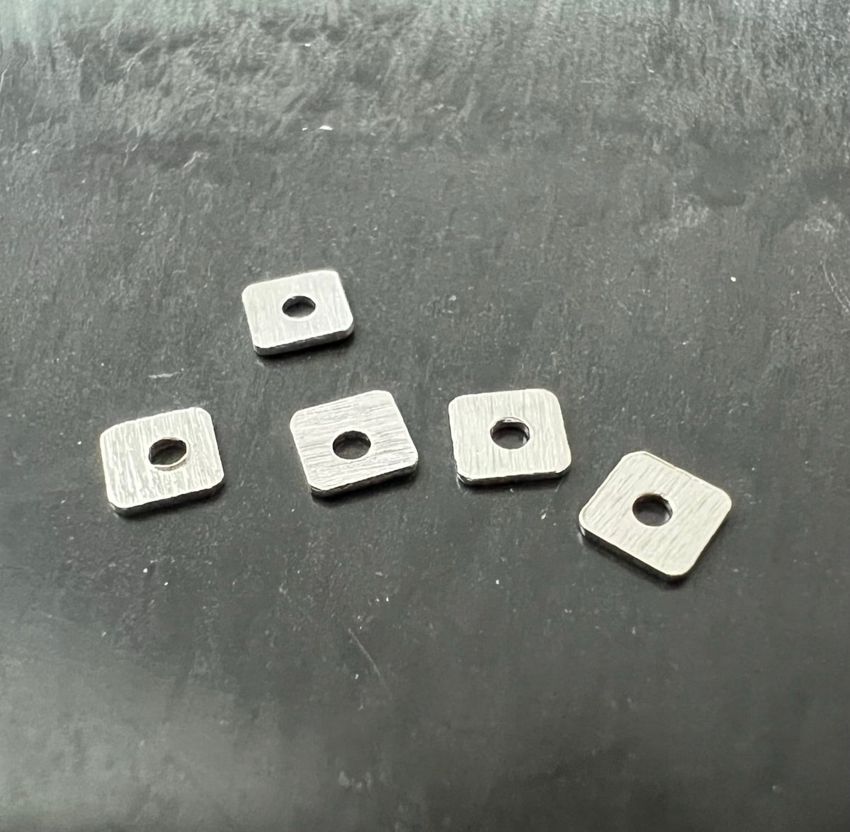 Quadratische Scheiben, 925-Silber, gebürstet, 4 mm | D54