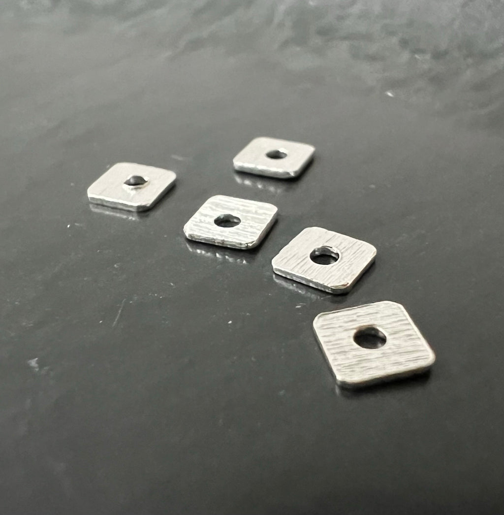 Quadratische Scheiben, 925-Silber, gebürstet, 4 mm | D54