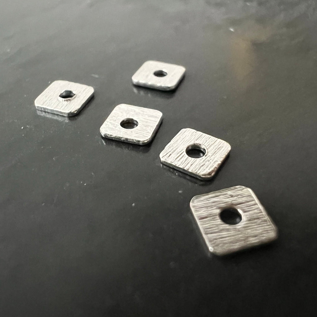 Quadratische Scheiben, 925-Silber, gebürstet, 4 mm | D54