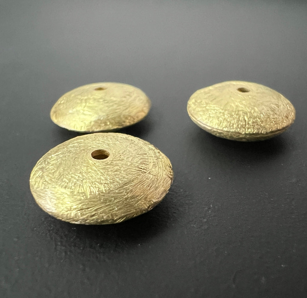 Coin / lens / disc, gold-plated 925 sterling silver, brushed, 6–14 mm