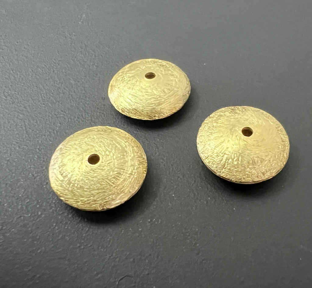 Coin / lens / disc, gold-plated 925 sterling silver, brushed, 6–14 mm