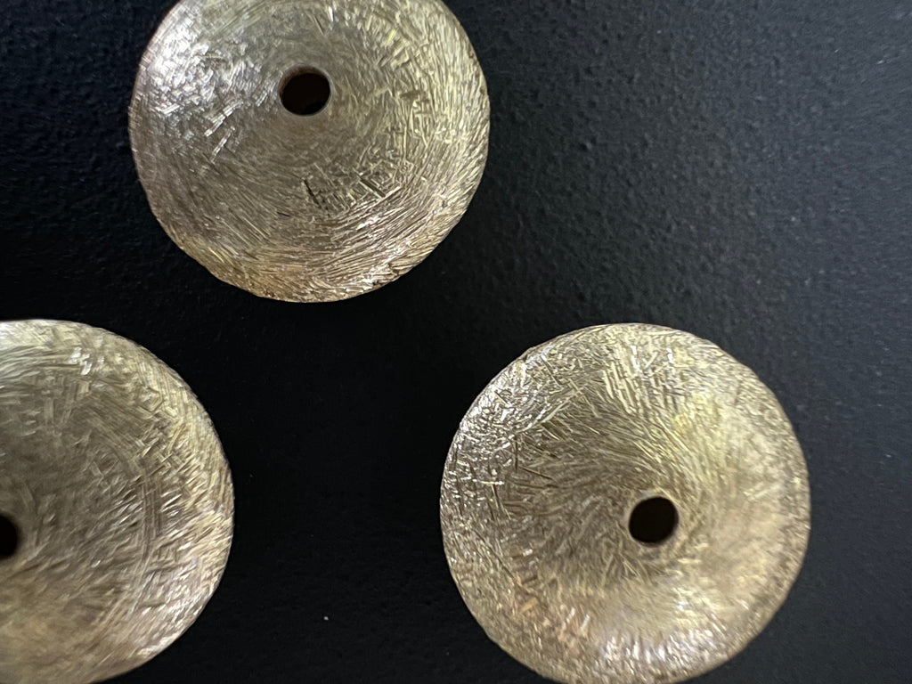 Coin / lens / disc, gold-plated 925 sterling silver, brushed, 6–14 mm