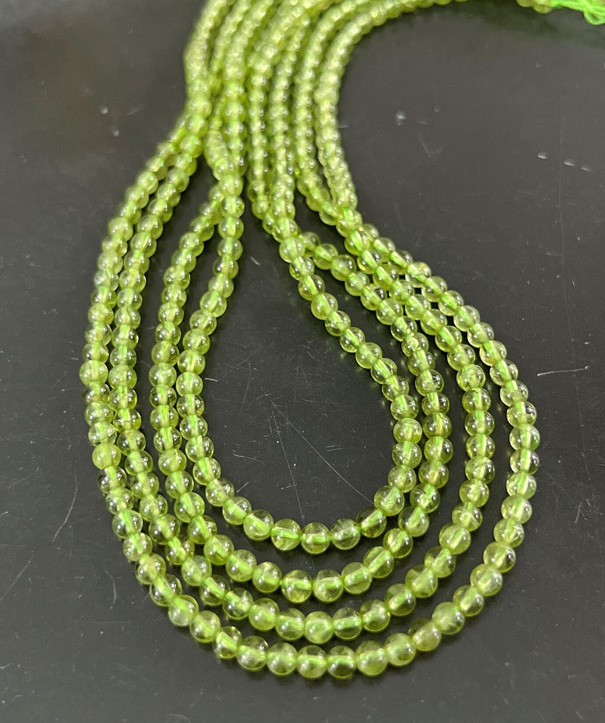 Peridot Kugeln Strang, 4 mm | S20