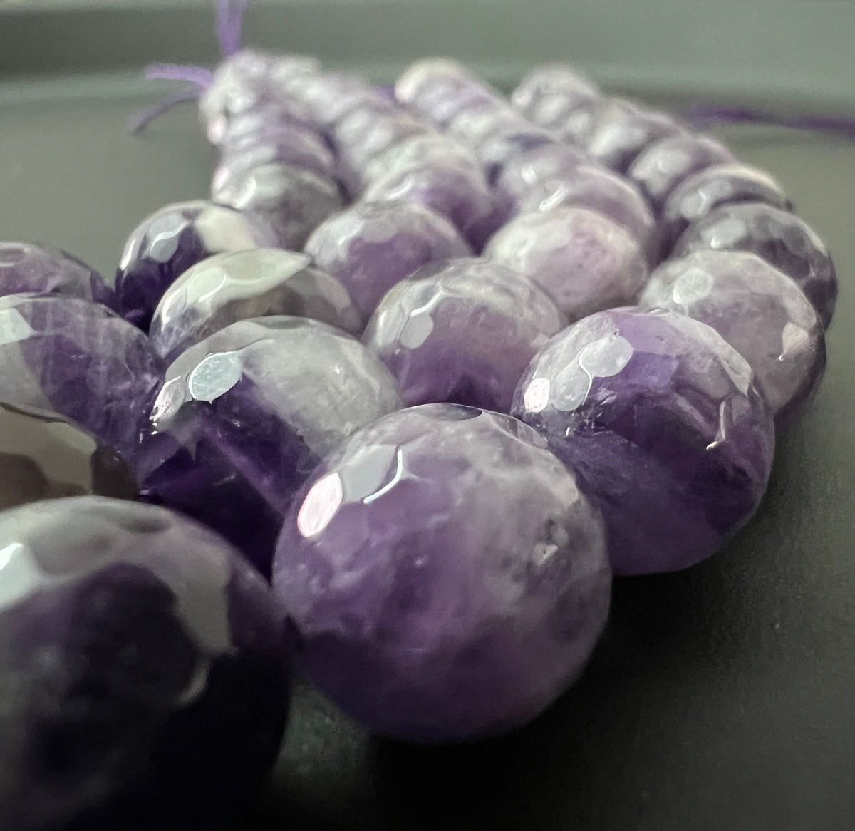 Amethyst Strang, Kugeln, facettiert, Lavendel, 6 mm & 10 mm