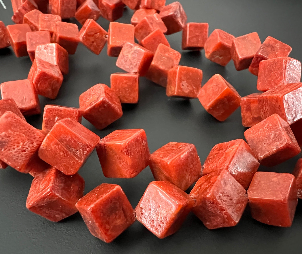 Schaumkoralle Würfel Strang, rot, 6 mm & 8 mm