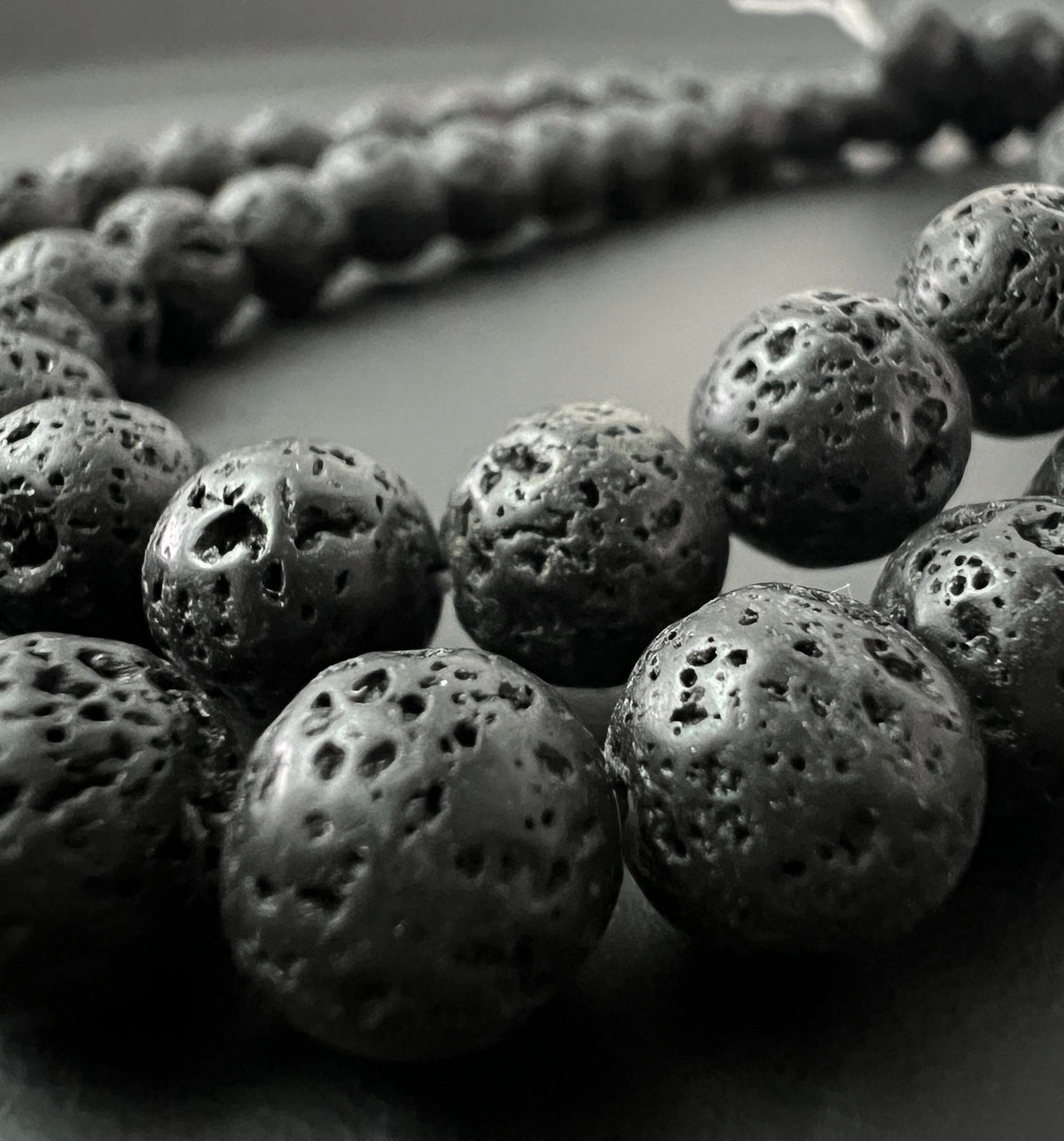 Lava Kugeln Strang, schwarz, poliert, 6 mm & 8 mm