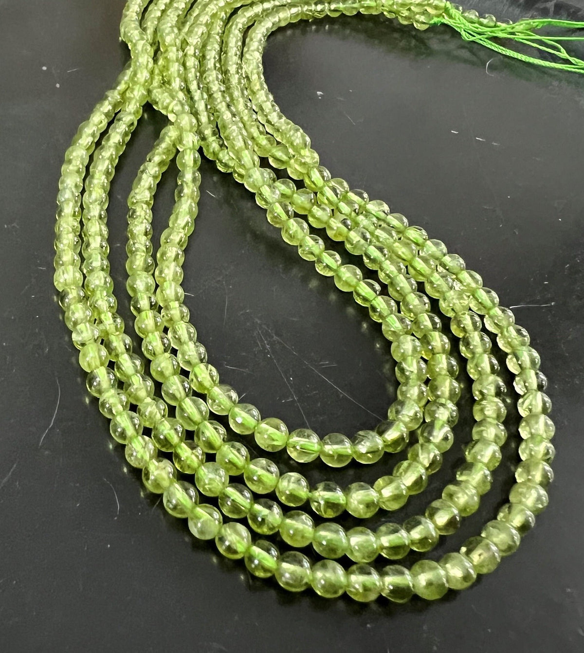 Peridot Kugeln Strang, 4 mm | S20