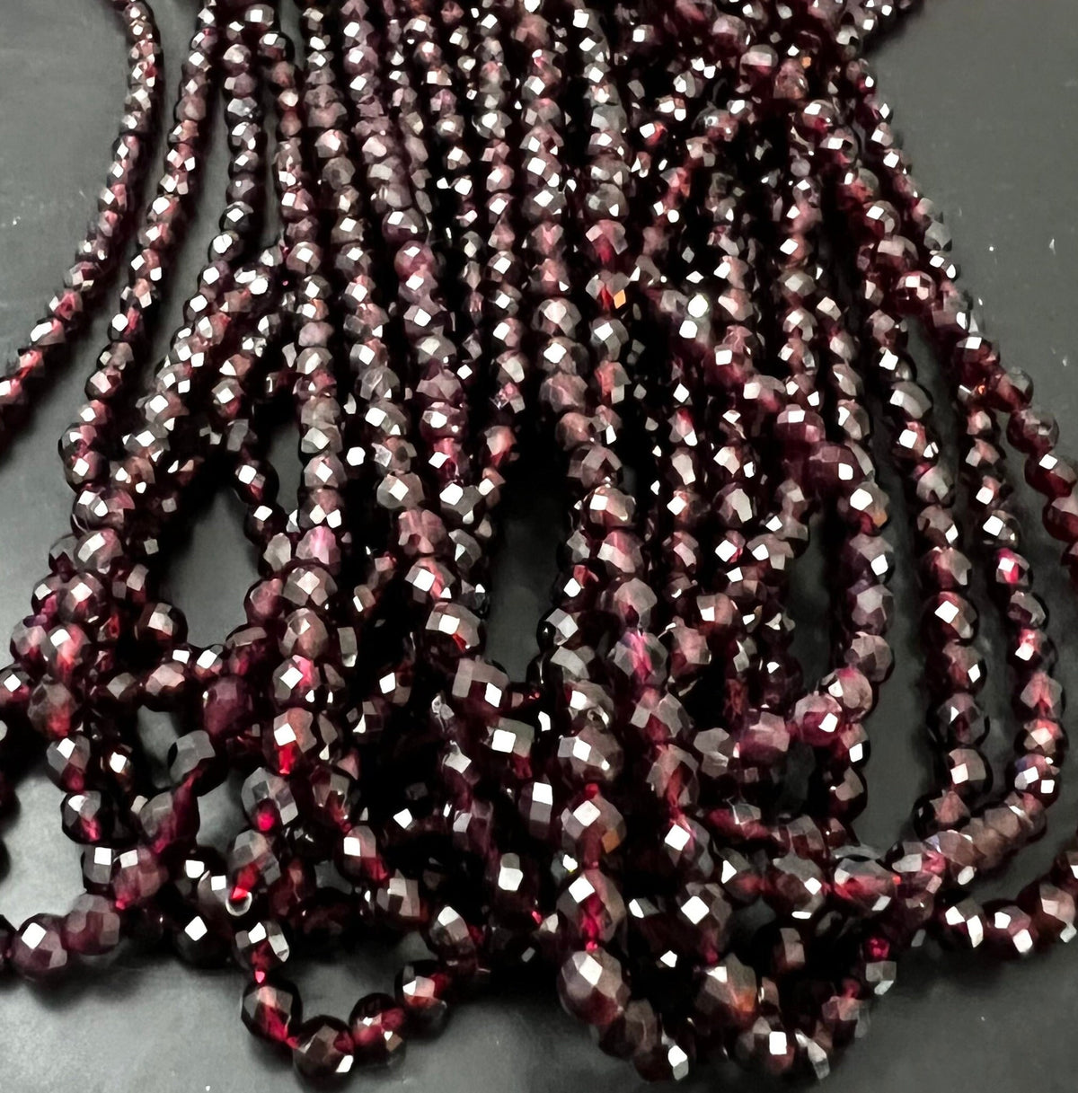 Granat Strang, Kugeln, facettiert, 4 mm | S5