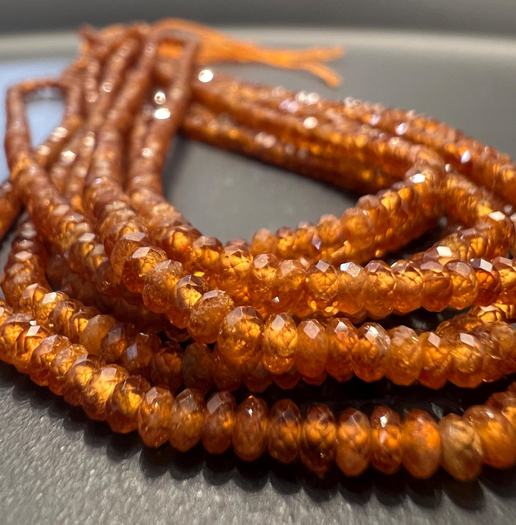Hessonit / Granat Knöpfe Strang, facettiert, 3 mm | S55