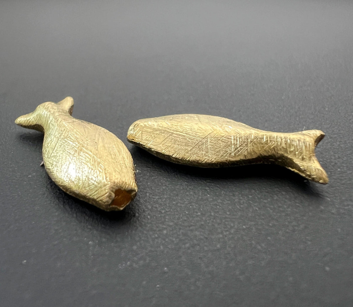 Fisch Perle, vergoldetes 925-Silber, gebürstet, 20 × 7,5 mm | F49