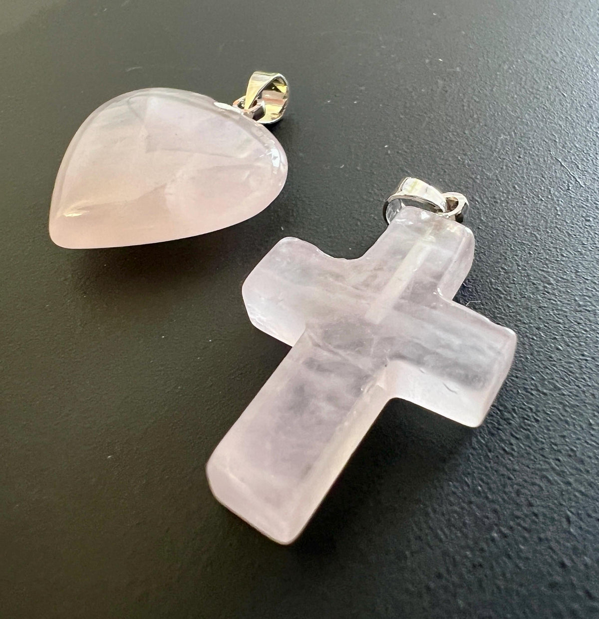 Rosenquarz Anhänger, Herz oder Kreuz