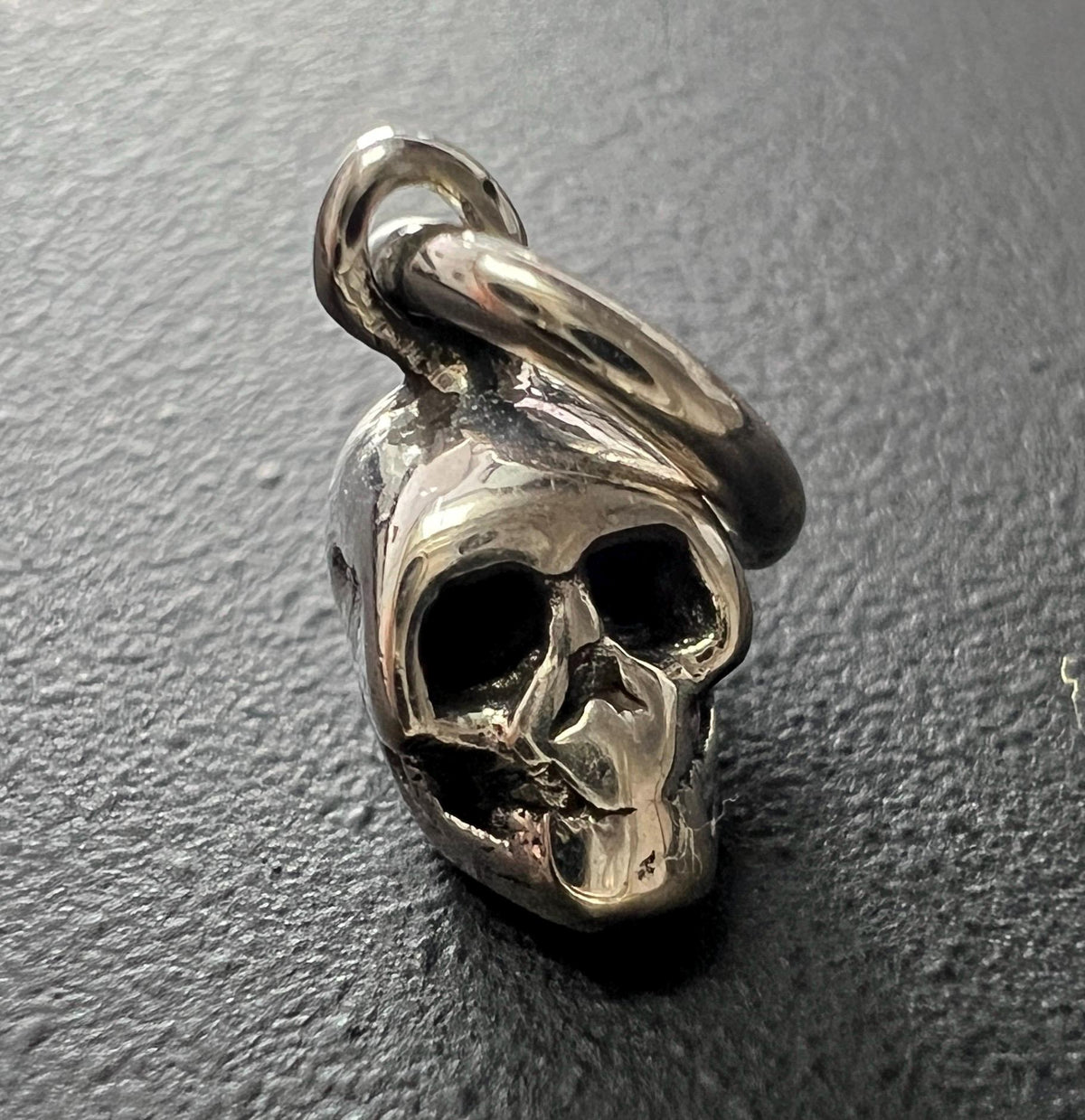 Totenkopf Anhänger 925-Silber, 5 × 8 mm | T106