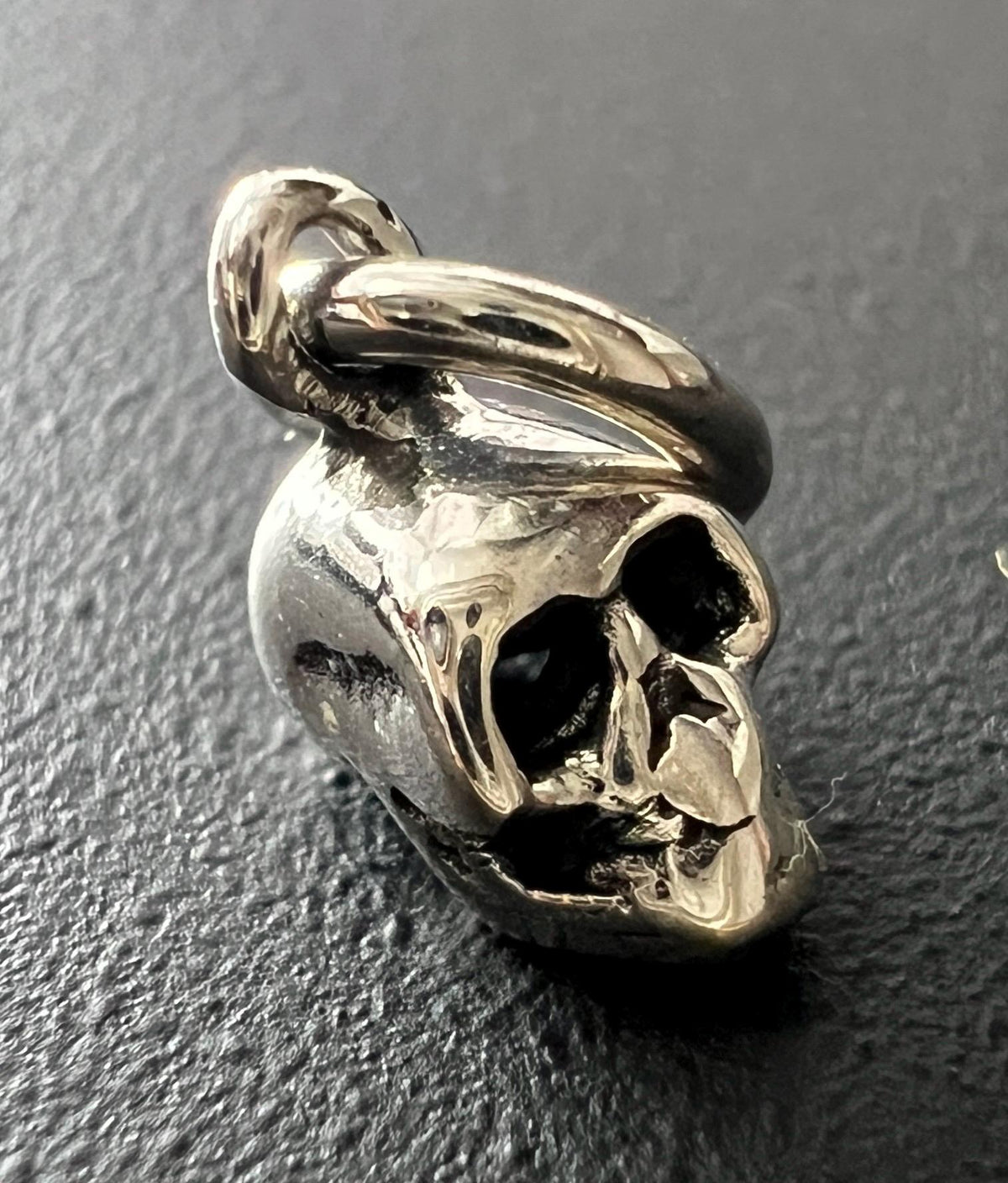 Totenkopf Anhänger 925-Silber, 5 × 8 mm | T106