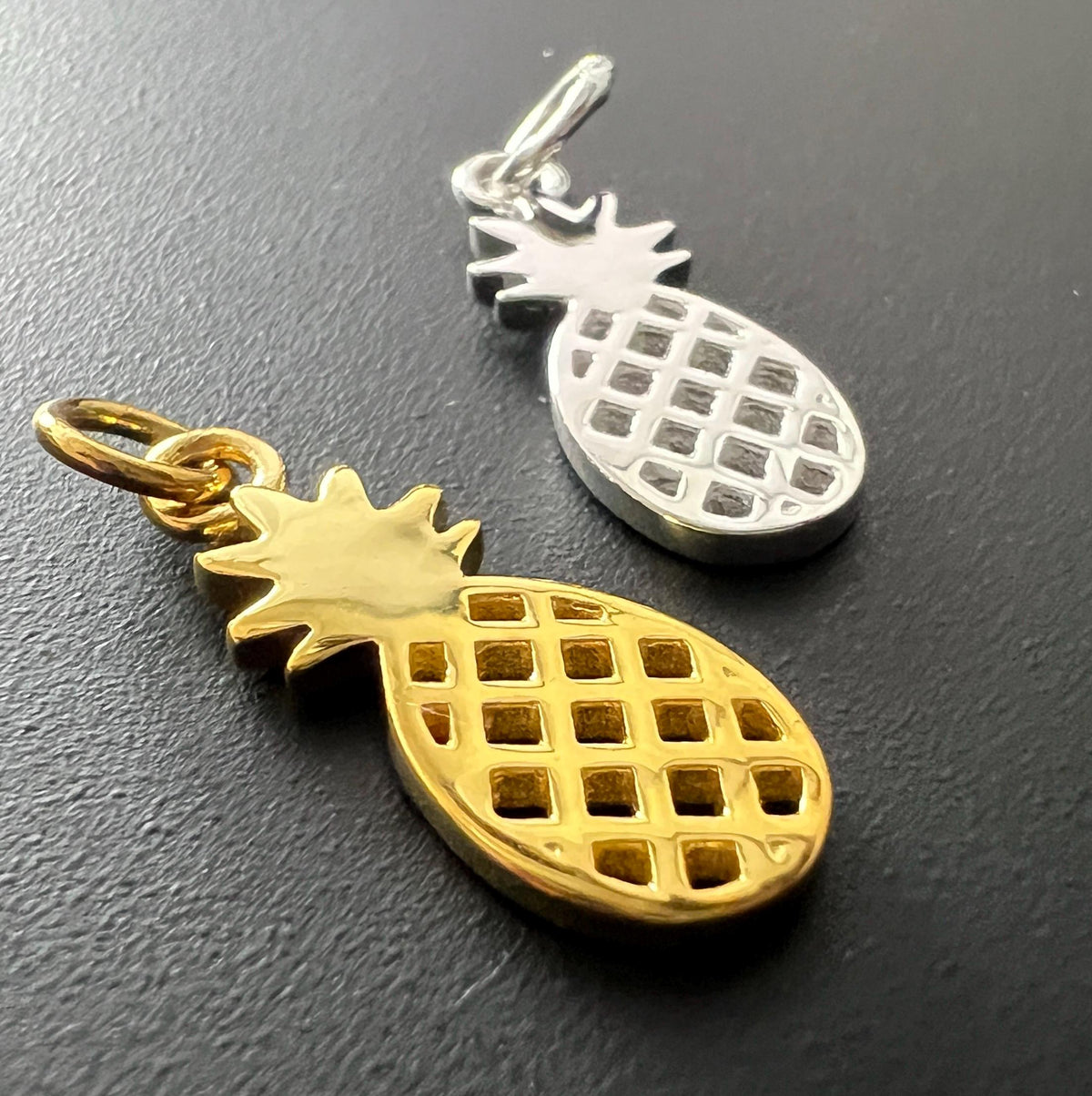 Ananas Anhänger 925-Silber oder vergoldet, 23 × 9 mm