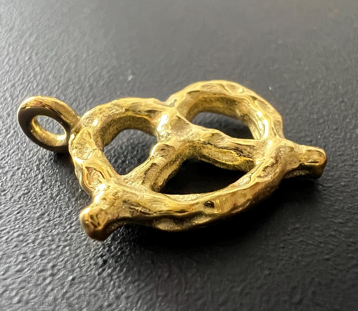 Brezel Anhänger 925-Silber oder vergoldet, 2 Ausführungen