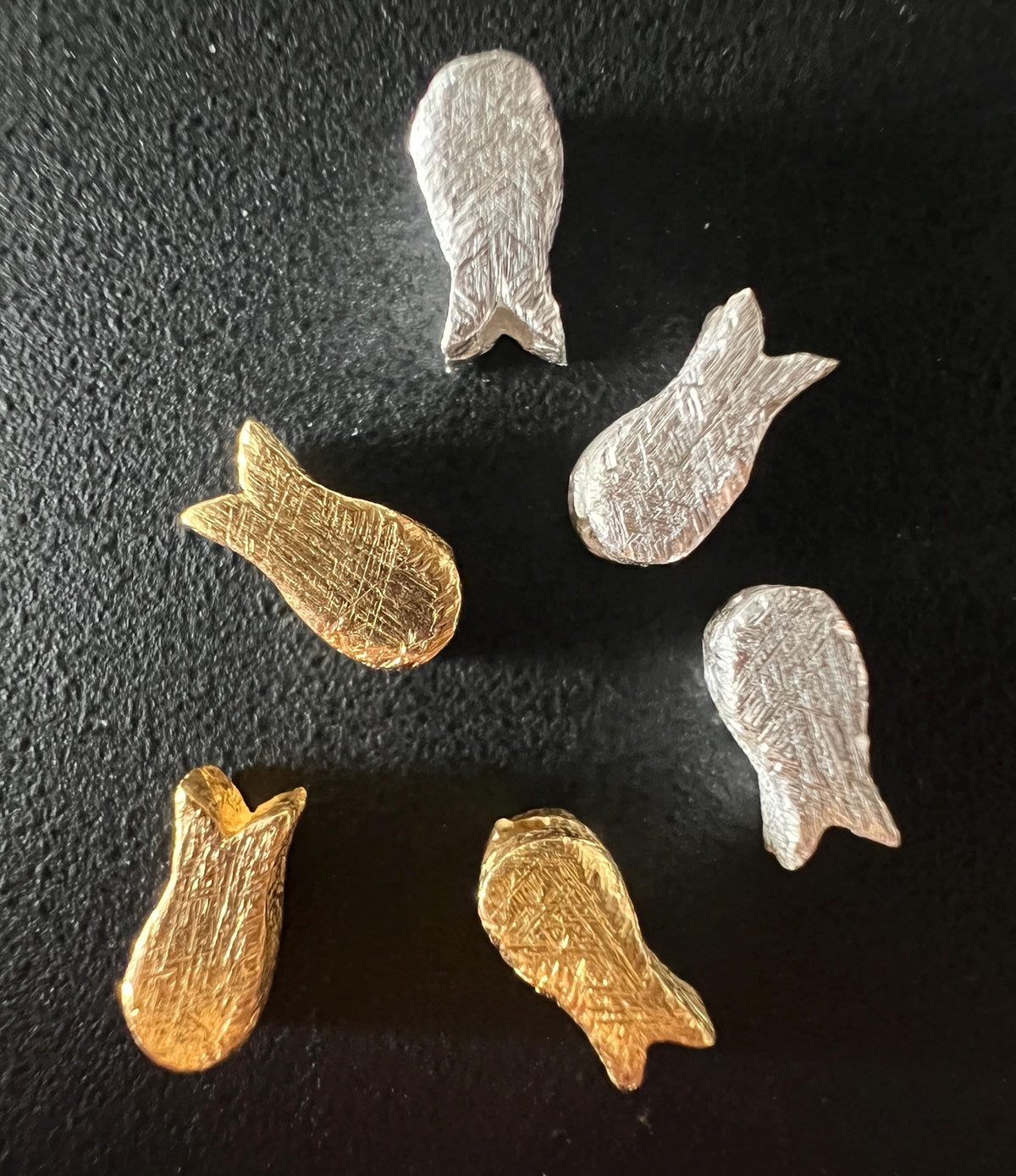 Fisch Perle, 925-Silber oder vergoldet, gebürstet, 6 × 3 mm